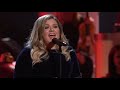 kelly clarkson run run rudolph cma country christmas 2016 2k