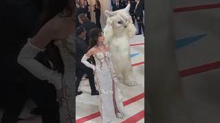 Jared Leto Channels Karl Lagerfeld's Cat Choupette at Met Gala 2023 #shorts #jaredleto #annehathaway