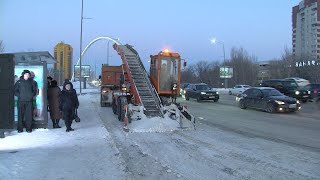 В регионах Казахстана борются с последствиями обильных снегопадов