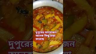 খালার বাসায় দুপুরের খাবারের আয়োজনে অনেক আইটেম।