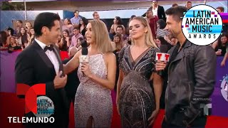 Matías Novoa e Isabela Castillo llegan a alfombra roja | Latin AMAs 2019