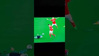 Penalti inexistente sobre Paulinho assinalado por Soares Dias (Benfica-Sporting)