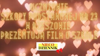 Uczniowie Szkoły Podstawowej nr 23 w Rzeszowie prezentują film o szkole