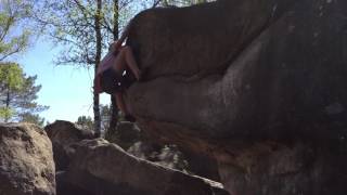 Boulderkid Ella in Rocher des Potêts