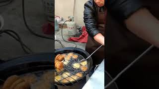 Famous Chinese street food - small Chinese dough fritters 油饼 #Shorts