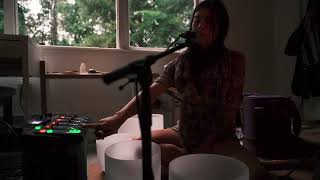 FREESTYLING ON THE LOOPER VOCALS \u0026 SINGING BOWLS - SPIRITUALITY AND MEDITATION