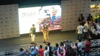 Jhanvi Kapoor and Ishaan Khattar dance crazily on song zingat from Dhadak at Bhawanipur college.