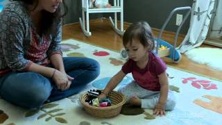 Menyeleksi Kaos Kaki (1-2 tahun) - babystep.tv