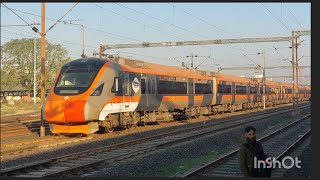 India's First Vande metro \u0026 Jabalpur veraval-Jabalpur express meetup#train #vandebharatexpress