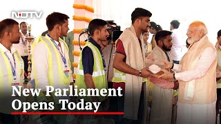 PM Modi Felicitates Workers Who Helped Construct New Parliament Building