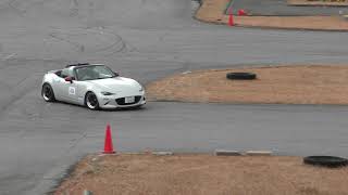 220104キョウセイMIジムカーナ練習会 1111 ロードスター白赤耳