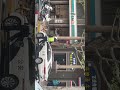 警车违停交警对此一视同仁开罚单，“法律面前人人平等” traffic police issue fines for illegal parking of police cars