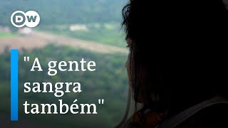 Indígena chora ao ver pela 1ª vez do avião destruição da Amazônia