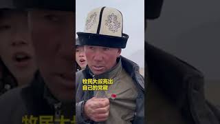 大叔亮出党徽的那一刻，感动！你愿意为这一幕点赞吗？ @阿图什市融媒体中心