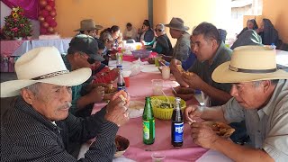 Los Tios Disfrutando un Rico pozole en Independencia san Juan Mixtepec Juxtlahuaca Oaxaca México