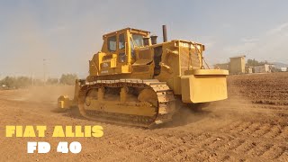 FIAT ALLIS FD 40 DOZER AT WORK RIPPING HILL