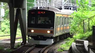 休日の四ツ谷駅に到着～出発していく中央快速線上りE233系2000番台