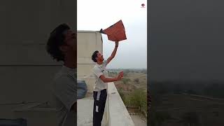 पतंग उड़ा दी आंधी में 🤣|| Kite flown in the storm || Kite Flying 🤣 Time pass #viralvideo #kitelover