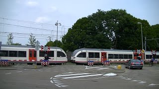 Spoorwegovergang Heerlen // Dutch railroad crossing