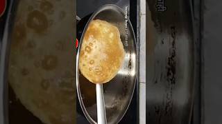 Instant Puri Recipe | कोणत्याही सणासाठी केली जाणारी टम्म फुगलेली पुरी #shorts #viral