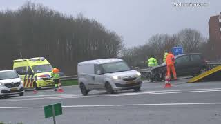 Auto tegen vangrail A28 Hoogeveen