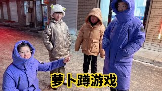 涵涵和小伙伴一起玩萝卜蹲，没想到全都没有赢，这是为什么呢？