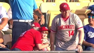 CIN@LAD: Gennett finds a Reds fan at Dodger Stadium