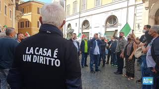 Protesta contro gli abbattimenti delle case abusive a Montecitorio, manifestante si sente male