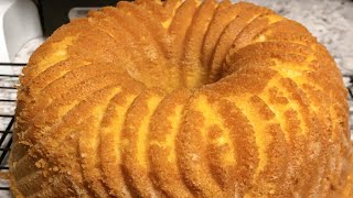 !LIGHT AND FLUFFY! CREAM CHEESE POUND CAKE!