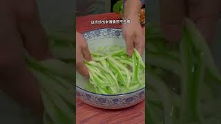 西葫芦买回去不知道怎么做，你就试试我这个做法，好吃还下饭，口感清脆，做法也非常的简单，你赶紧给家人做起来吧#家常菜#西葫芦