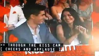 Vanessa + Zac - Kiss Cam - MTV Movie Awards 2010