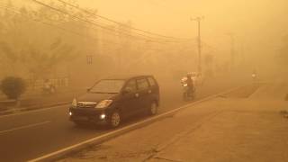 Ngeri...kabut asap palangkaraya semakin tebal