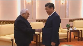 🇺🇸 🇨🇳المترجم السابق للقائد دينغ شياو بينغ يتحدث عن العلاقات الصينية الأميركية