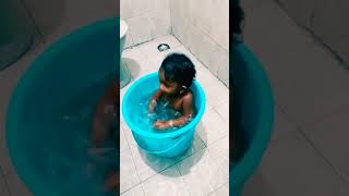 കുഞ്ഞു വാവയുടെ ഒരു Bucket il കുളി അപാരത....,🥰😘❤️😜💞 Cute Babies....❤️