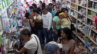 Tízezrek mentek át a venezuelai határon, hogy ételt vegyenek