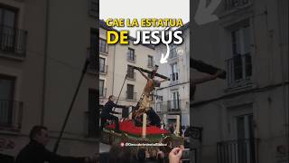 La Estatua de Jesús Cae Durante una Tradición Católica: Impactante Momento.