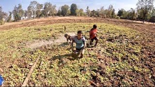 ลุยตมงมปลาไปปล่อยสระใหม่ | Helping fish in Mud