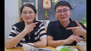 孕妇老婆腿抽筋，大刘赶集买菜做补钙套餐，边吃边聊宅宅语气惊人