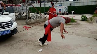 Chinese Kung Fu master pulls incredible stunt