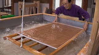 Craftsmen's traditional Korean paper making process