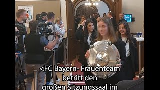 Empfang des Frauen-Fußball-Teams des FC Bayern München im Rathaus