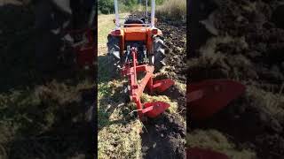 Kubota пахота, вспашка, оранка сам пашет плуг wirax