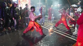 【乩童大雨中安營。萬華宏懿宮進香科儀圓滿】