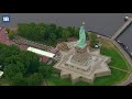 moment cops grab protester to end statue of liberty stand off