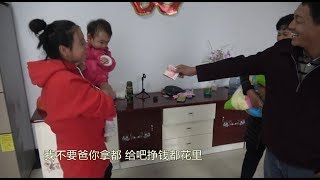 媳妇刚坐完月子，公公拿出2000元，让儿媳买衣服，这样的公公真实在