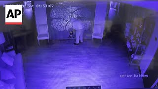 Security camera video shows arson suspect in Mississippi synagogue