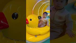 혼자서 오리배 타는 아기 #키즈카페 #키카양말 #아이꾸미기 #baby #babyshorts #babyvideos #shorts #shortvideo #cute