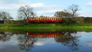 水田に映る「飯給駅（いたぶえき）」小湊鉄道 （千葉県市原市 ） 2013年4月