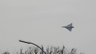 ~超震撼 ~ 西濱公路旁幻象在頭頂翻觔斗 ! Mirage 2000 fighter jet made a \