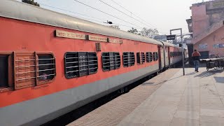 19038 / Avadh express Barauni jn to Bandra terminus arriving Muzaffarpur jn on pf no.2